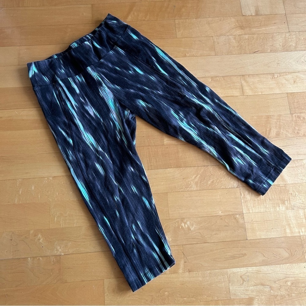 Marika Cropped Capri Leggings, Black, Aqua, Teal, Size S